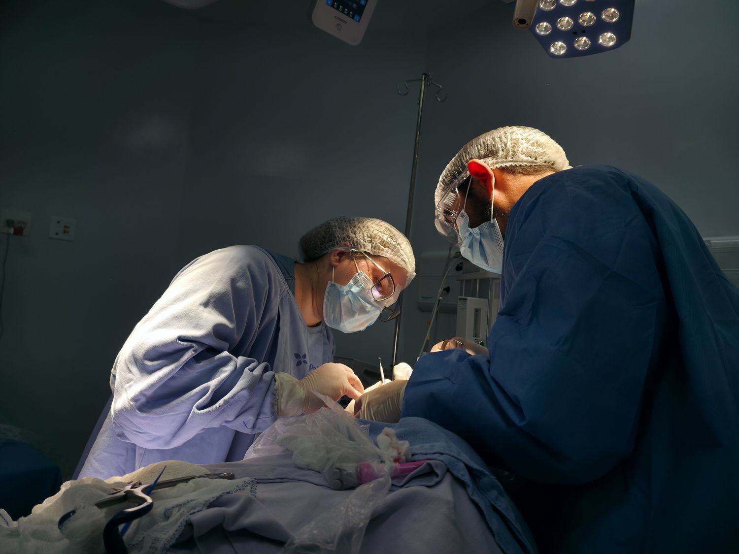 Equipe odontológica da SOHD em procedimento em bloco cirúrgico hospitalar